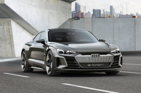 Audi løfter sløret for den ualmindeligt lækre e-tron GT