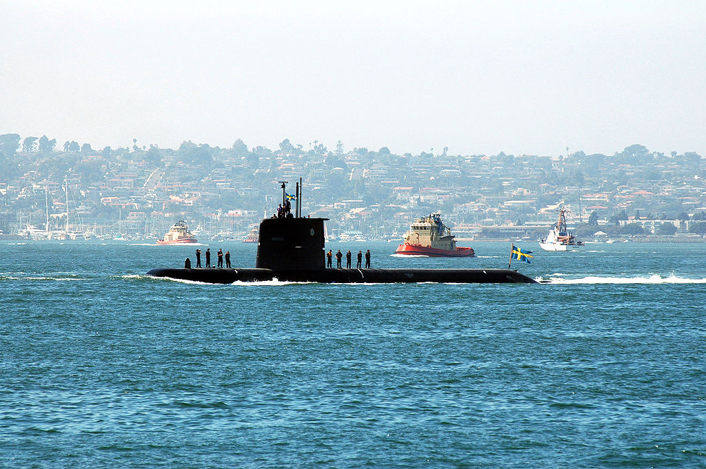 Mate 2nd Class Patricia R. Totemeier, U.S. Navy Photo, Public domain via Wikimedia Commons.