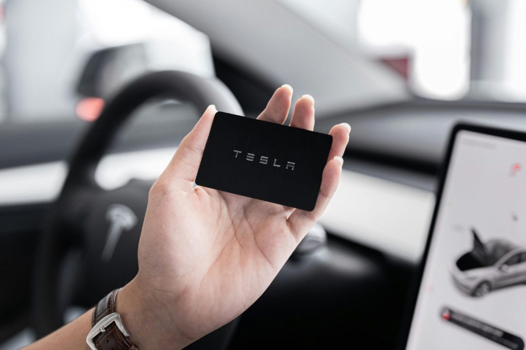 Tesla åbner kæmpe center i Aalborg – klar til at servicere 7.300 biler