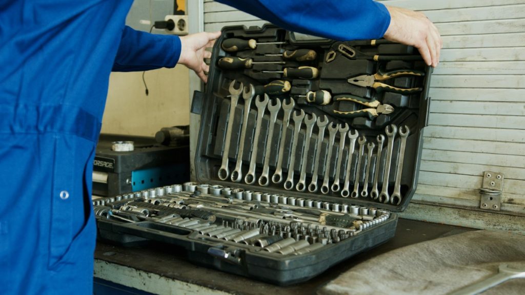 De bedste gaver til bilentusiasten – fra garagegrej til oplevelser