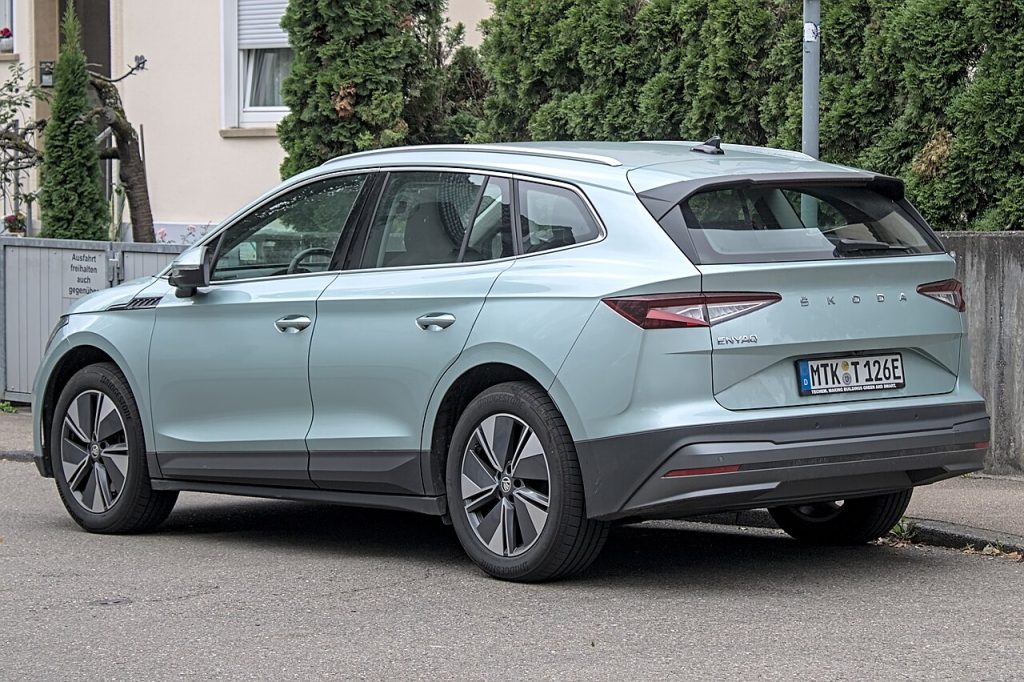 Škoda holder speederen i bund: Rekordmange elbiler og stærkt halvårsregnskab