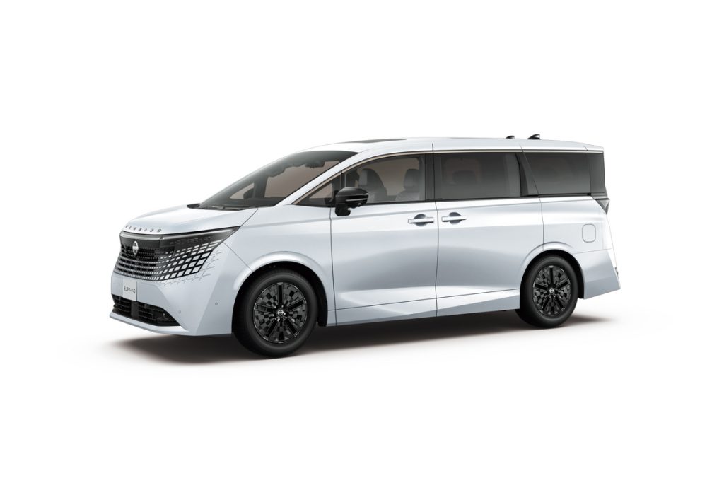 Ny Nissan Elgrand er japansk luksus på hjul – men køn er den altså ikke