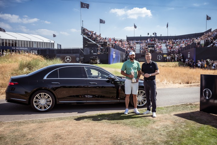 Scottie Scheffler afleverer Claret Jug med stil – selvfølgelig i en specialbygget Mercedes S-Klasse