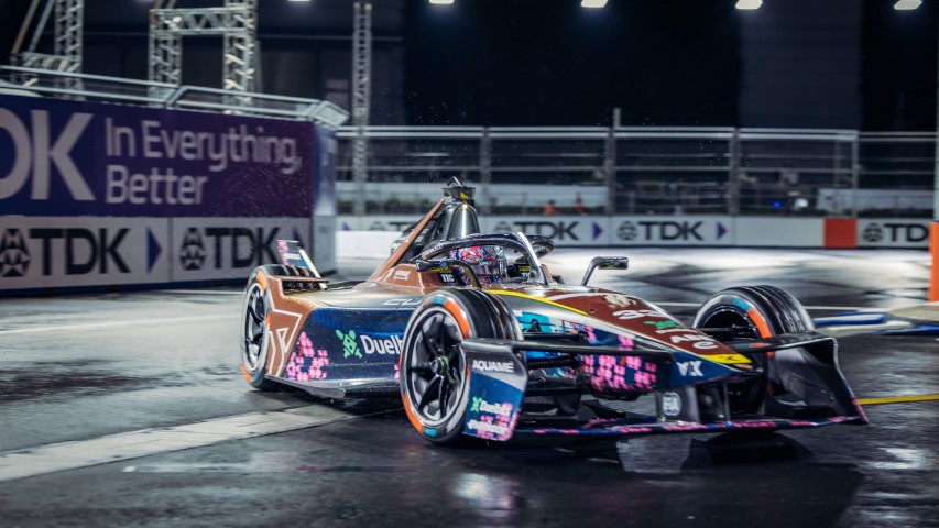 Porsche tager VM-titlen i Formel E – og gør det med strøm i hele skidtet