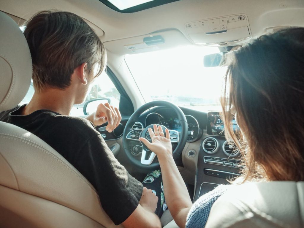 Gen Z har ikke droppet bilen – de er faktisk lidt mere positive end ventet