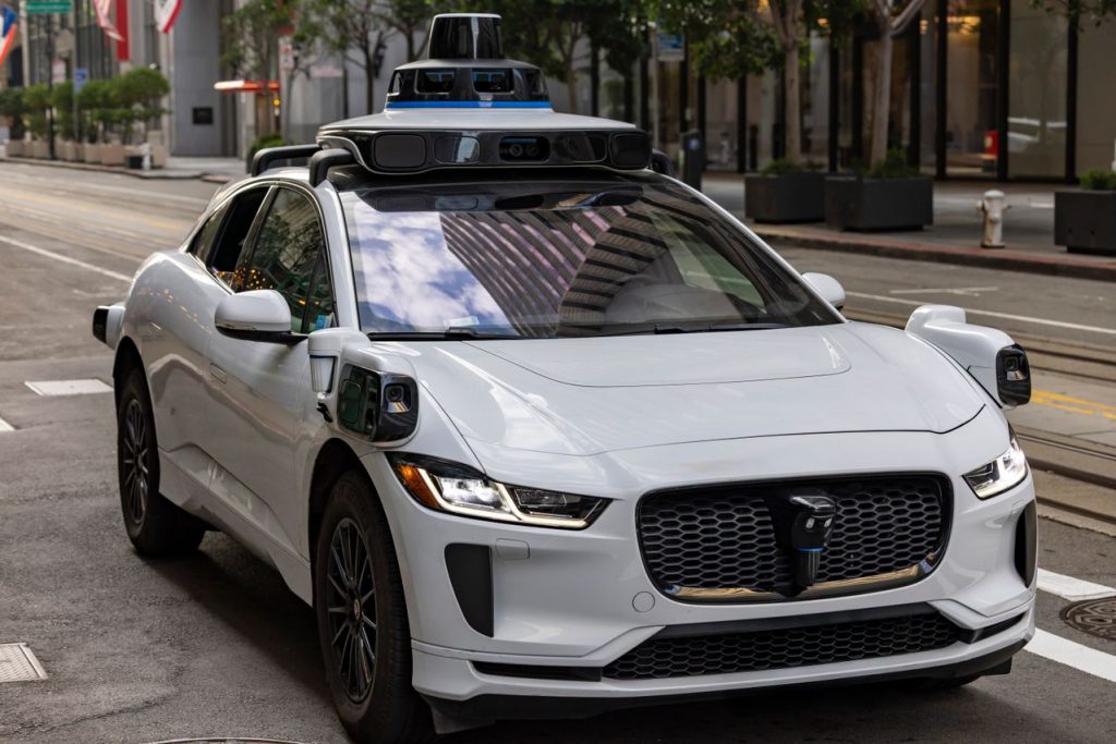 Robotbilen har set din parallelparkering – og mener, den kan gøre det bedre