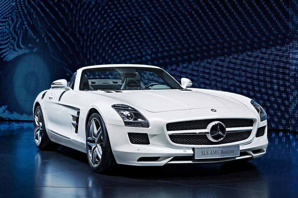 Mercedes-AMG i usædvanligt søgsmål: Førere siger, at logo i sædet brændte dem