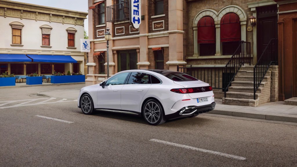Ny elektrisk Mercedes C-Klasse rammer danske forhandlere – rækkevidde op til 761 km