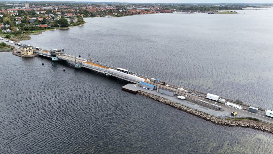 Efterårsvejr forsinker broåbning: Bilister må vente en ekstra uge